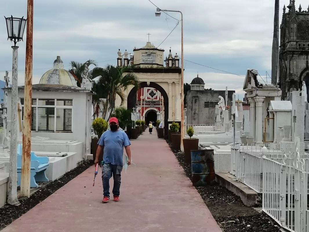 Panteones municipales listos para celebrar el Día de Muertos