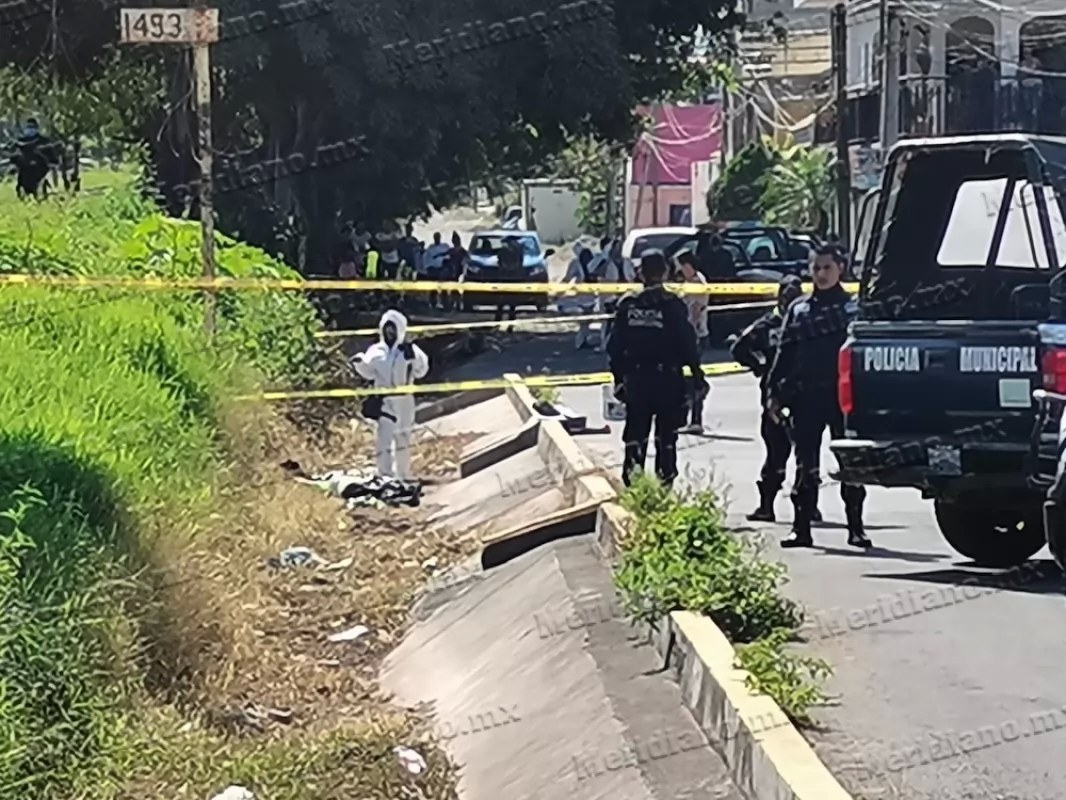 Encuentran apuñalado y embolsado cerca de las vías del tren