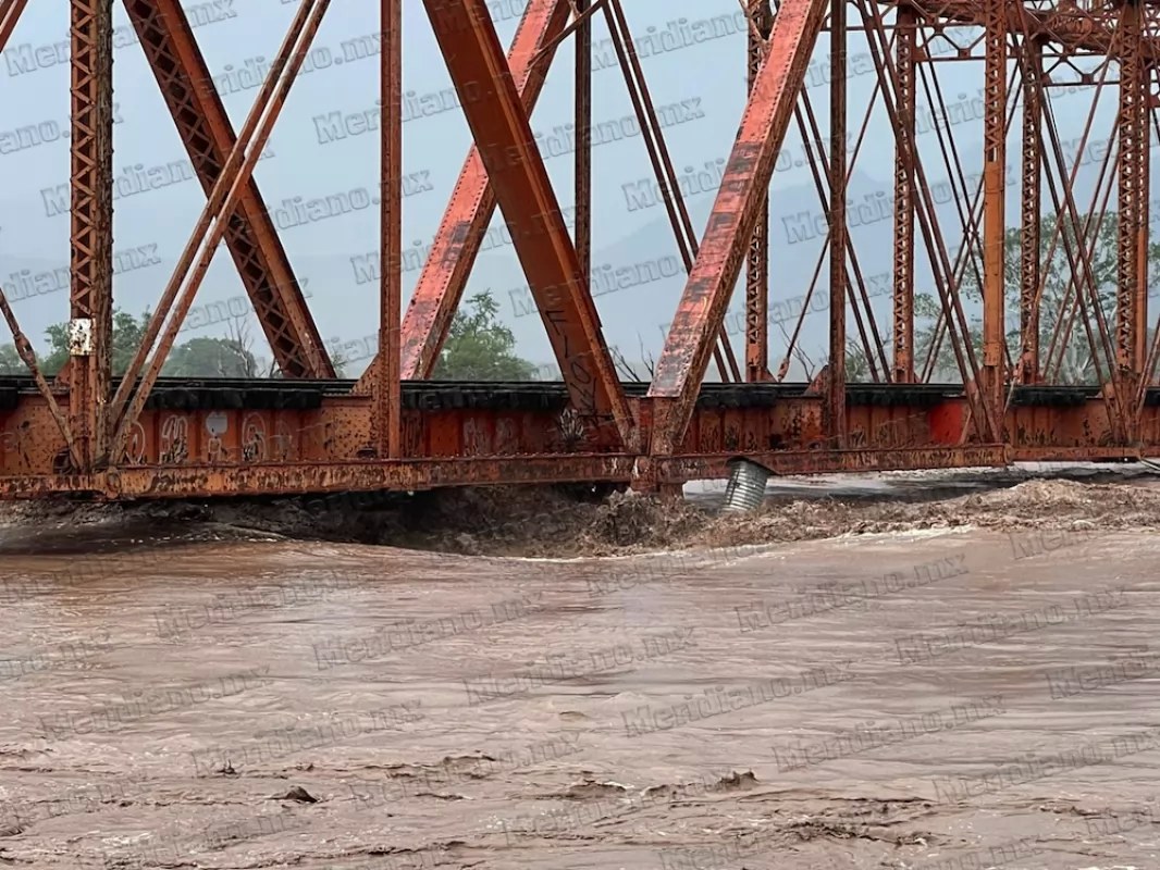 Catástrofe por desbordamiento del río Acaponeta