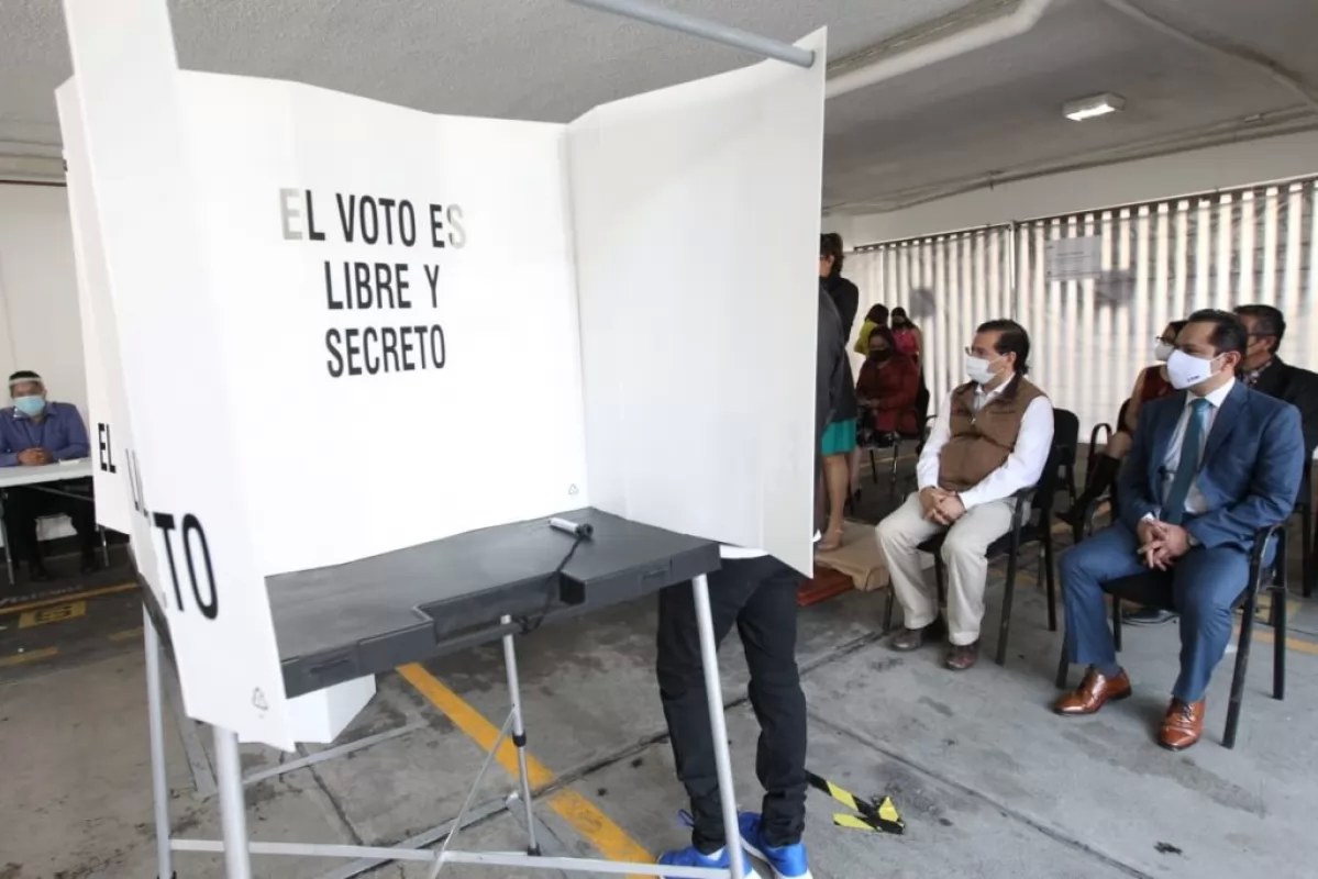 Proponen obligar a mexicanos a votar en elecciones y consultas