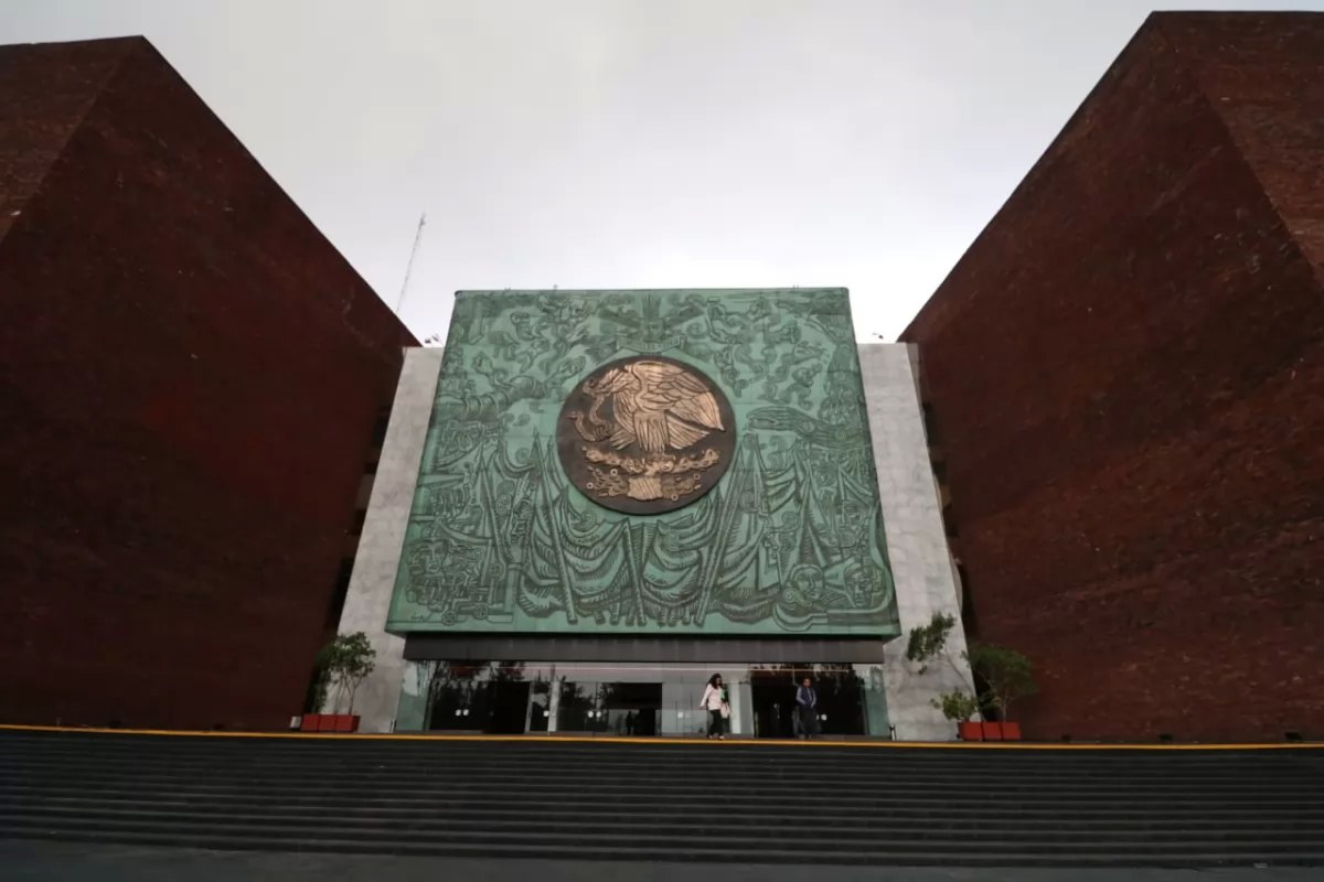 Proponen obligar a los Poderes de la Unión a contratar a jóvenes