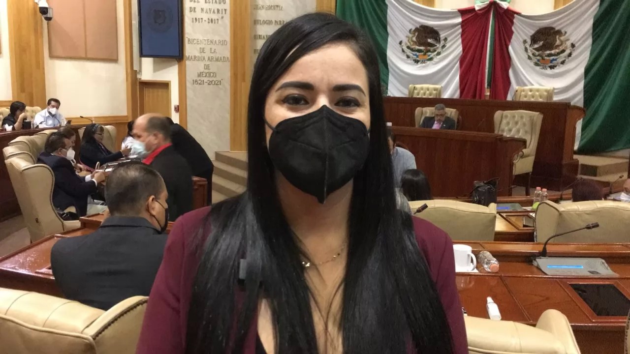 Revelará Alba Cristal nombres de aviadores del Congreso de Nayarit