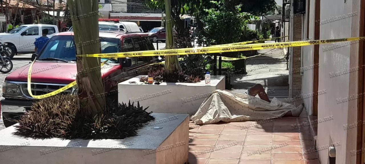 ¡lo hallaron muerto frente al \"mercadito\"!
