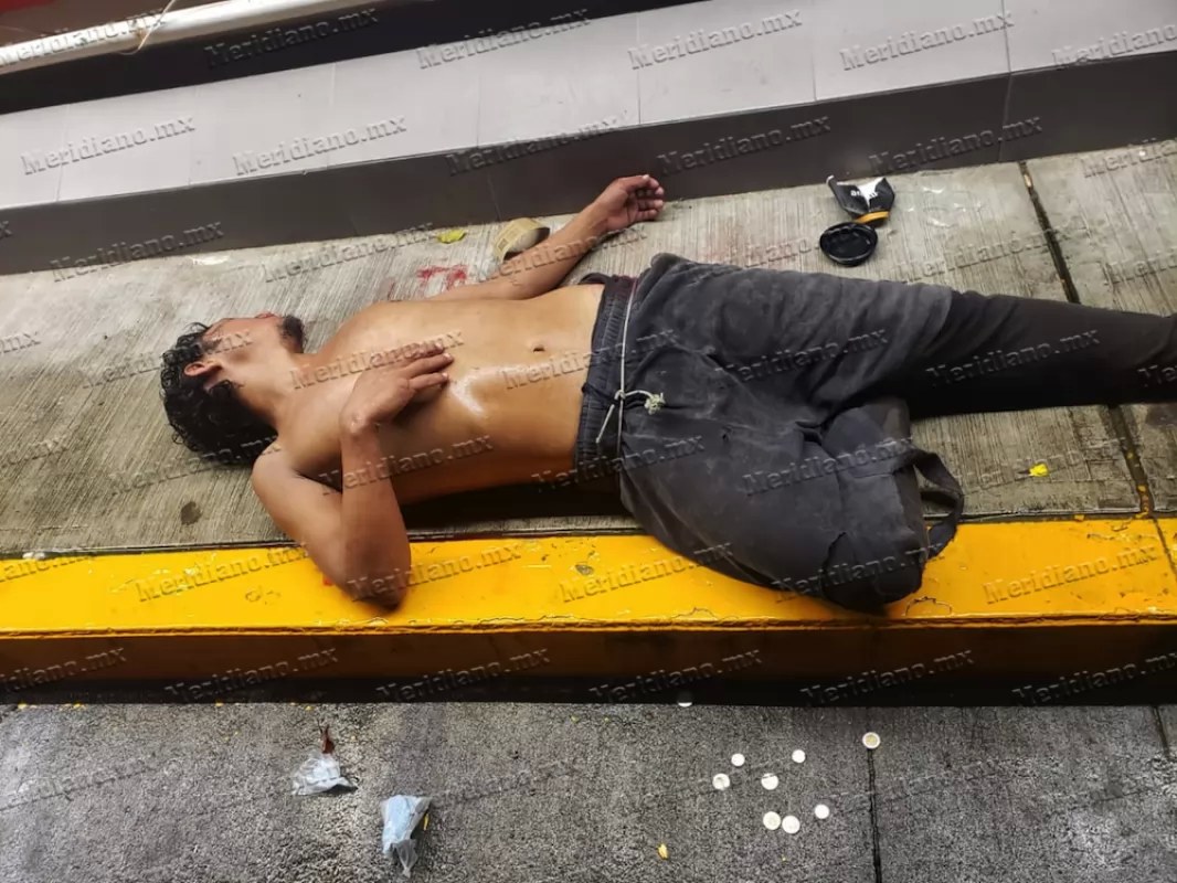 ¡indigente acuchilló a su “competencia”!