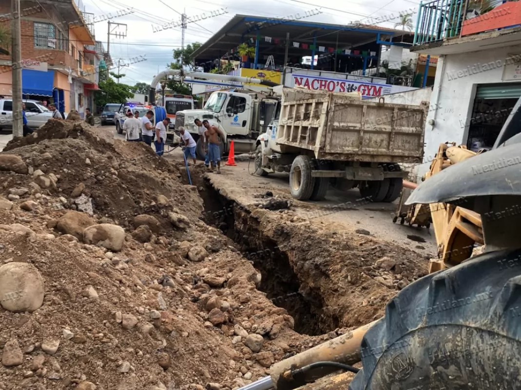 ¡trabajador quedó enterrado vivo!