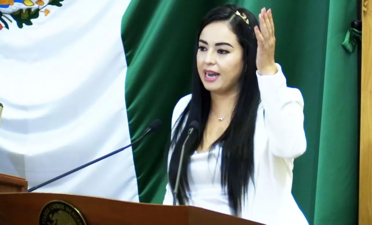 Propone Alba Cristal reforma anticorrupción en el servicio público