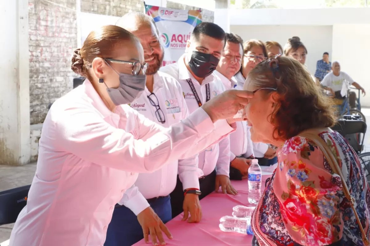Lleva Corazón de Tu Gobierno programas sociales a Rosamorada