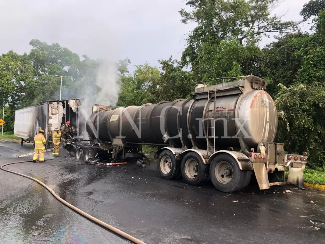 Pierde la vida trailero una mujer y un bebé se salvan de milagro
