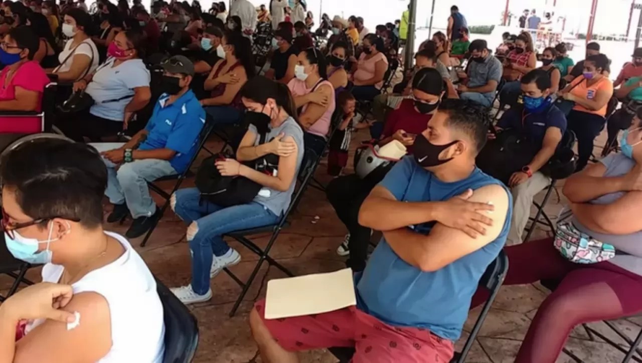 Inicia segunda dosis de vacuna contra el coronavirus para personas de entre 40 a 49 años de edad