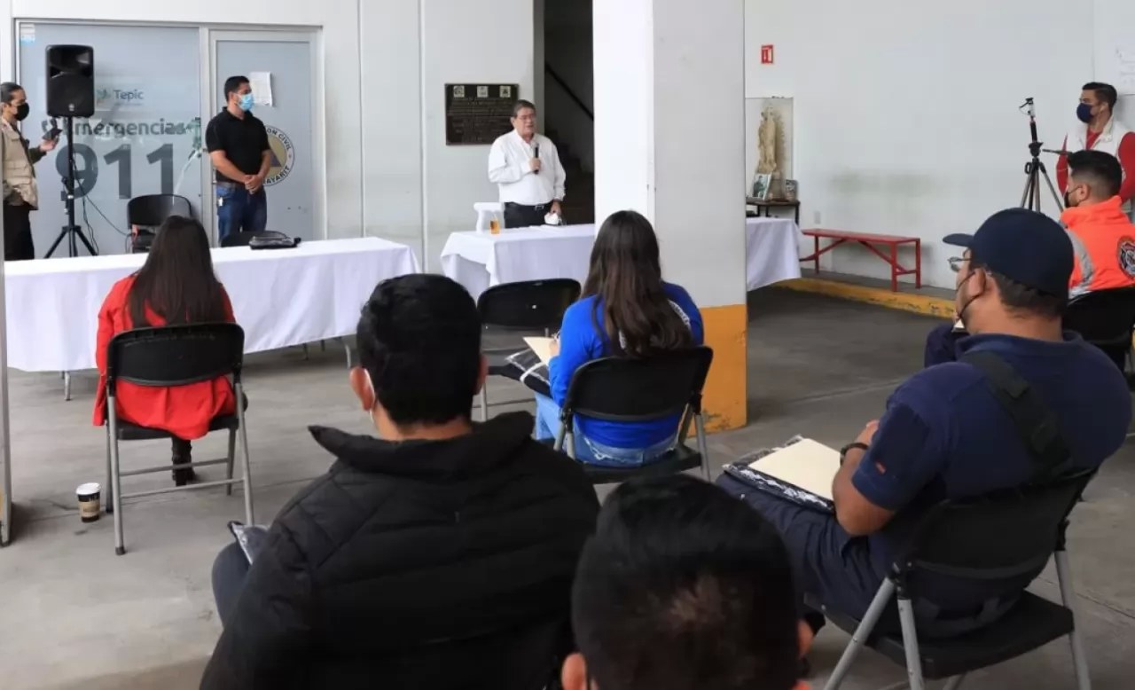 Entrega Castellón uniformes a elementos de Protección Civil