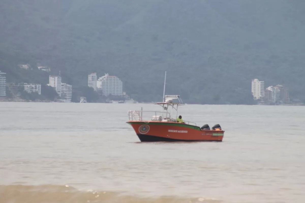 ¡continua perdido en el mar!