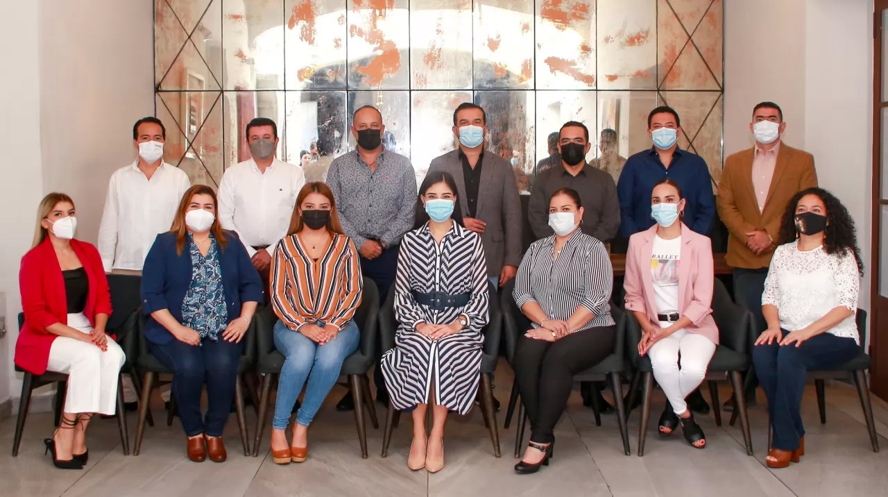 Presenta Geraldine Ponce su equipo de entrega-recepción