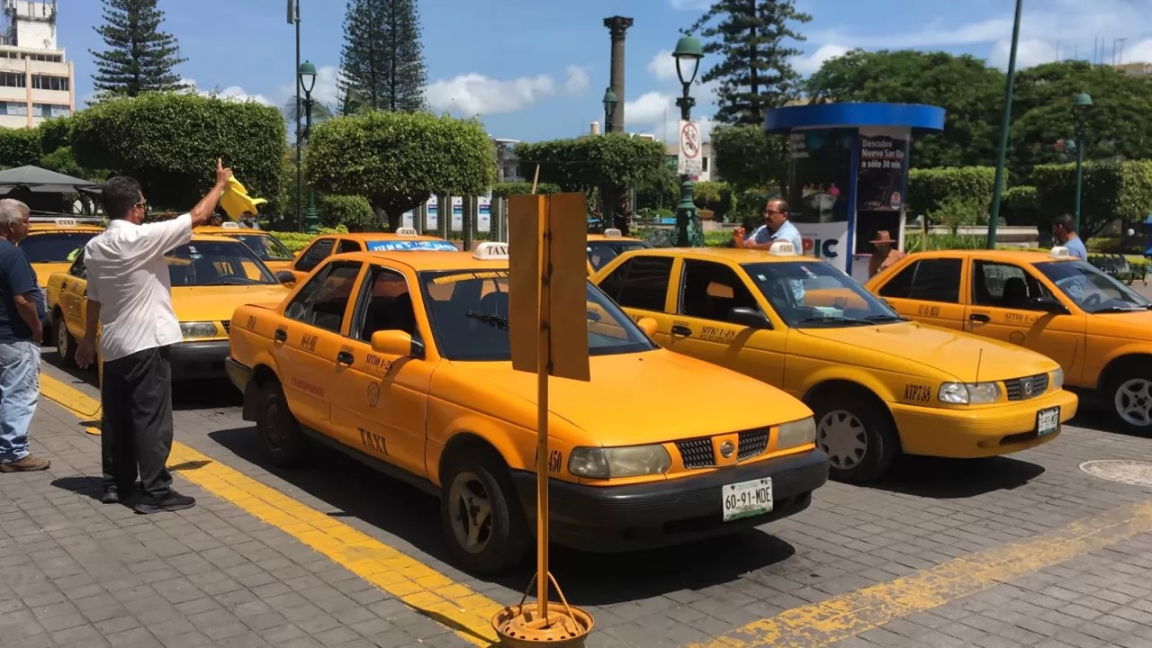 Reportan taxistas bajas ventas por rebrote de COVID en Tepic