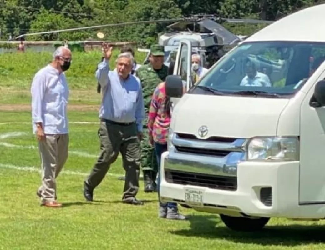 El Dr. Navarro Quintero recibe a López Obrador en Nayarit
