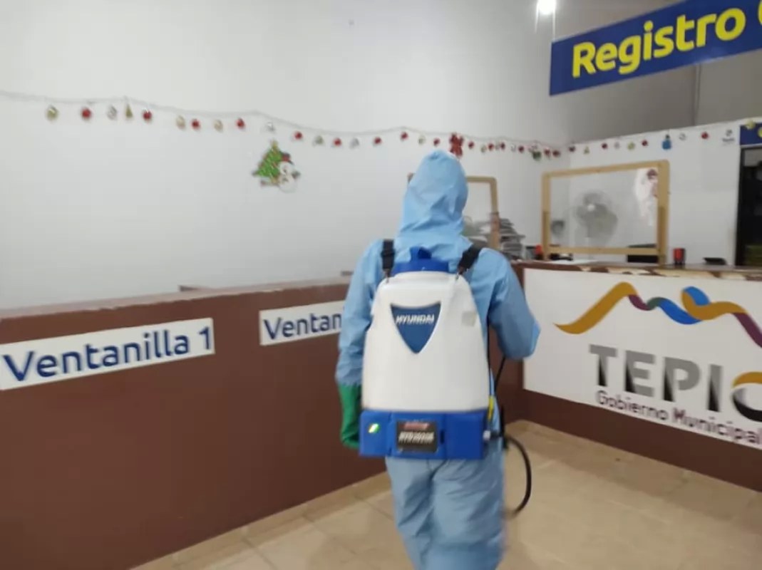 Mantienen desinfección de oficinas públicas en Tepic