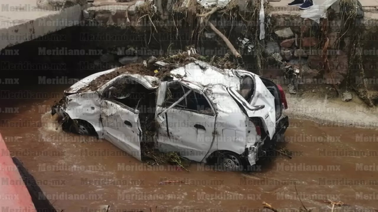 Arrastra arroyo un vehículo en Puerto Vallarta