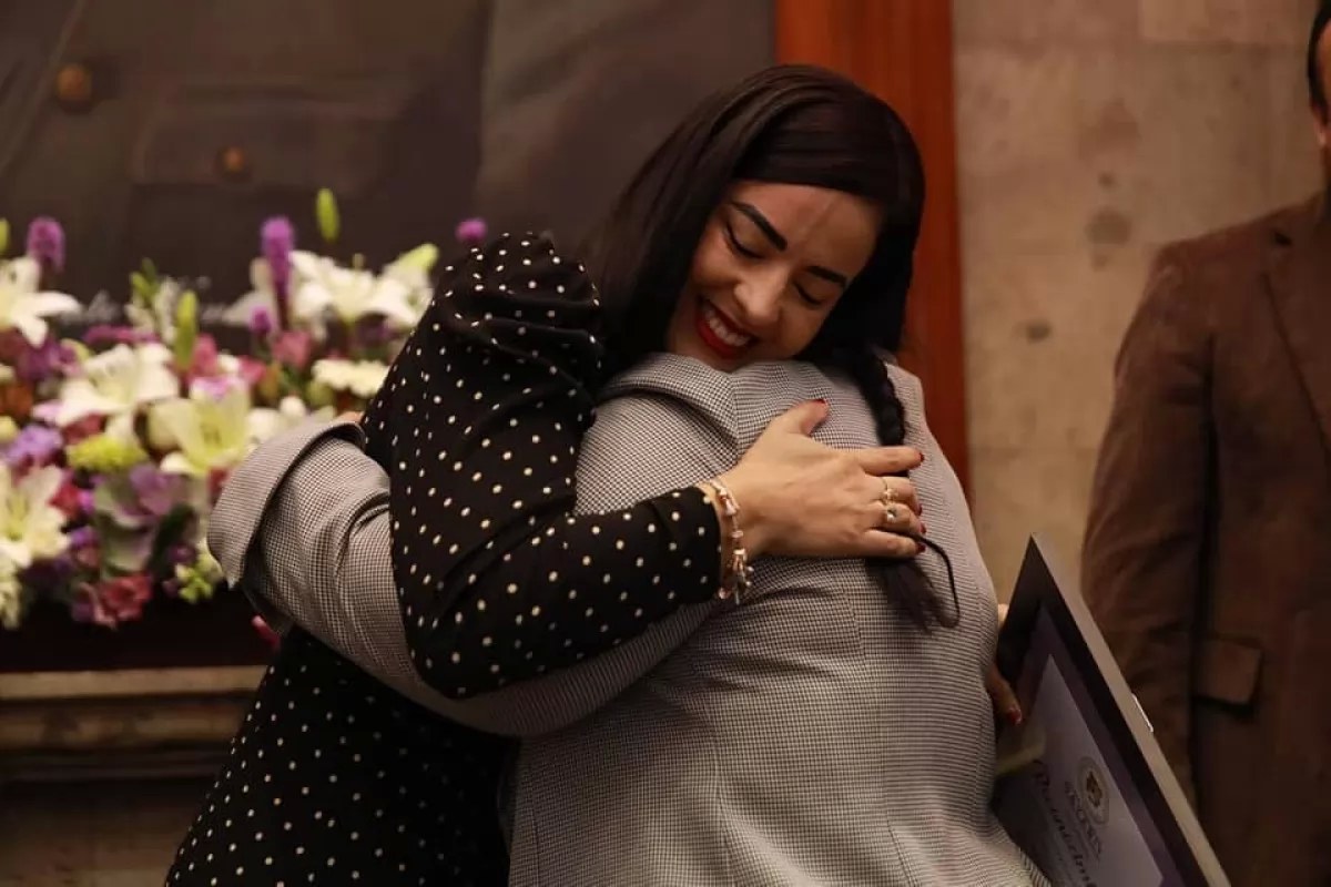 Alba Cristal reconoce a mujeres trabajadoras del Congreso