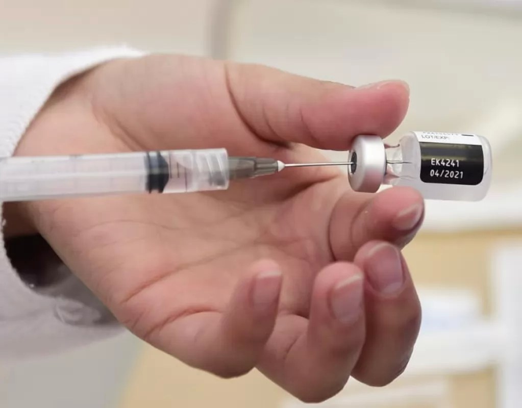 Autoriza COFEPRIS vacunación en adolescentes