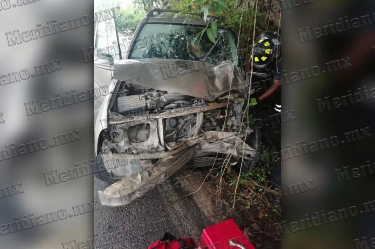 ¡joven prensado en brutal choque!