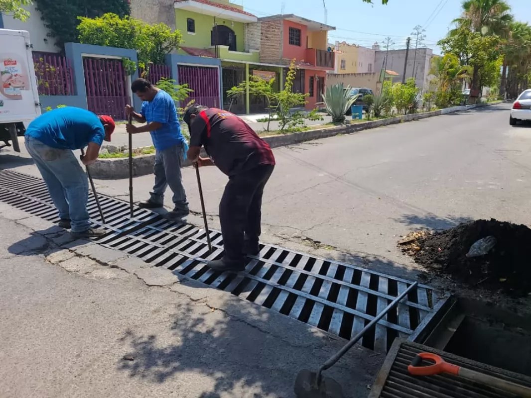 Previenen inundaciones en Lagos del Country