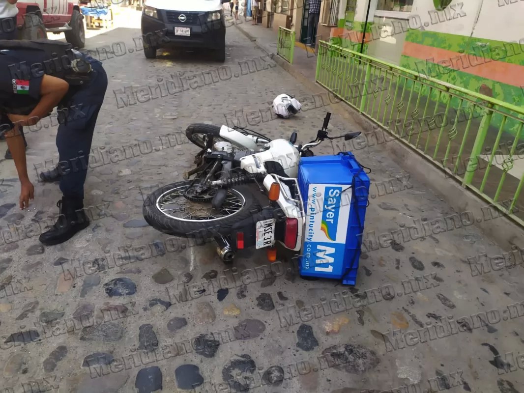 ¡joven motociclista atropello a señora!