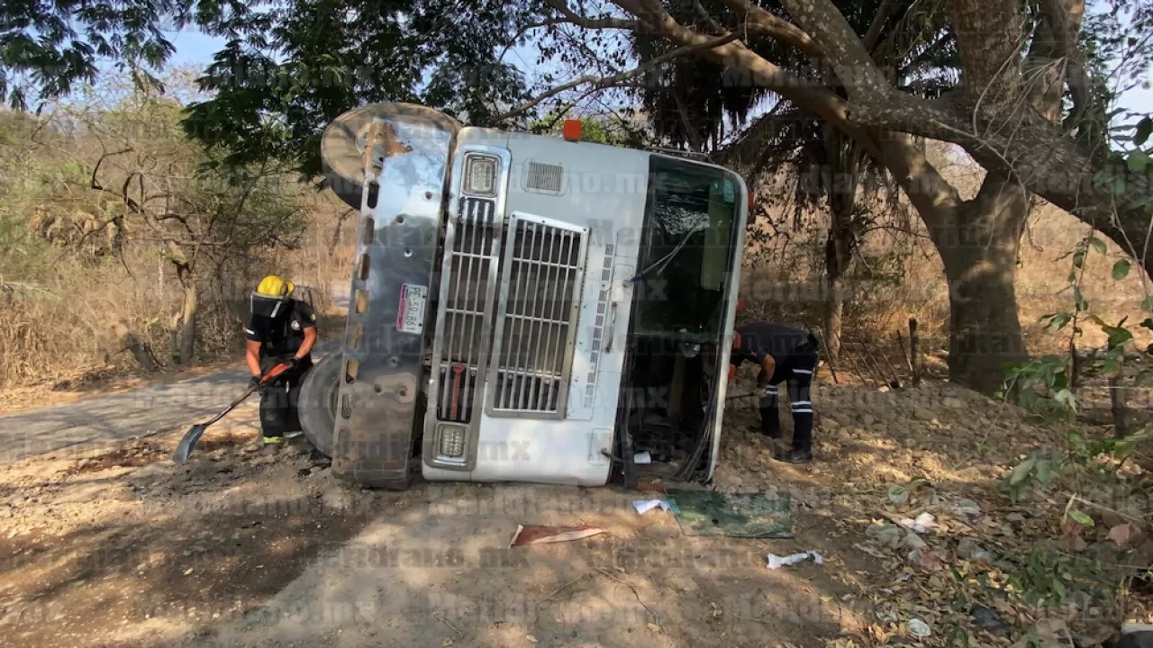 Se volcó un volteo en la zona de Mojoneras