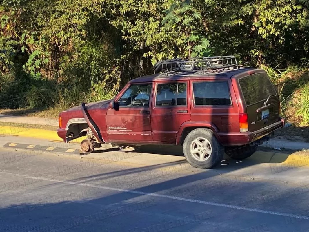 ¡salio volando una llanta y se estrello con camioneta!