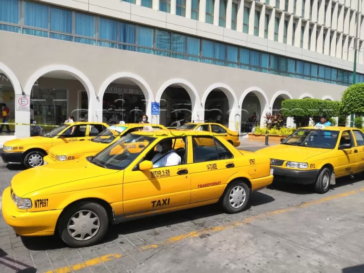 Acusan taxistas competencia desleal de InDriver en Tepic