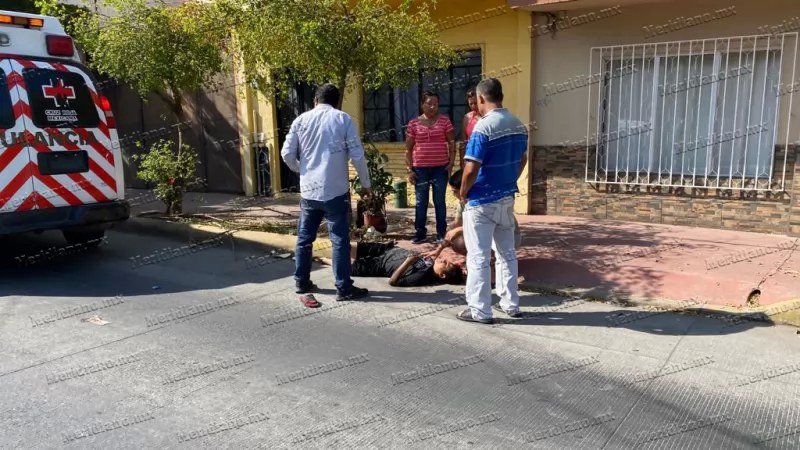Menor resulta lesionado tras ser embestido por un vehículo cuando viajaba en su motocicleta