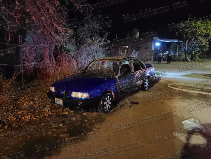 ¡quemaron auto en la volcanes!