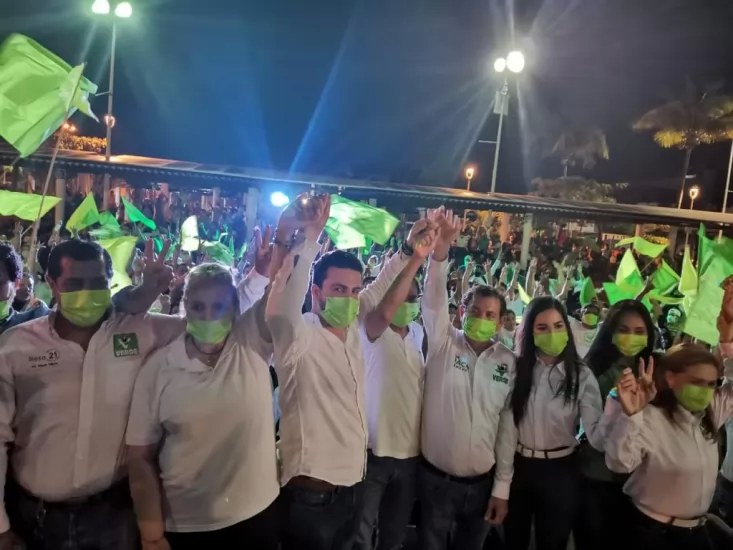 Luis Munguía muestra músculo en arranque de campaña