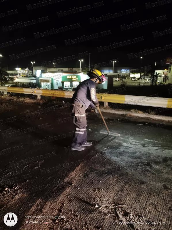 Ardió un aveo frente  a la plaza lago real