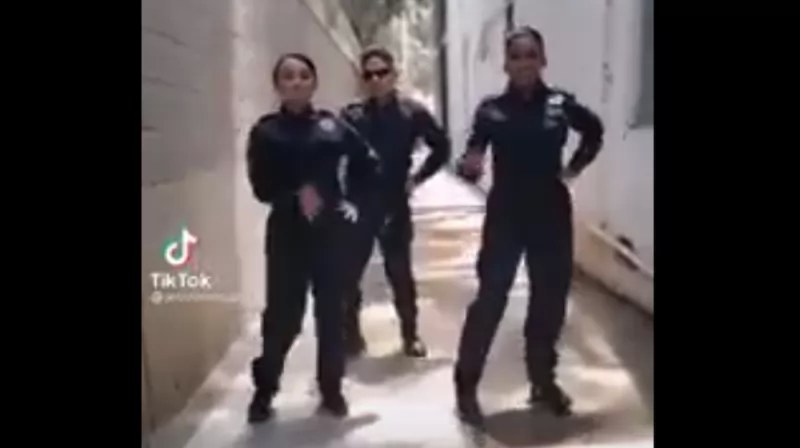 Investigan a policías de Michoacán por bailar en TikTok