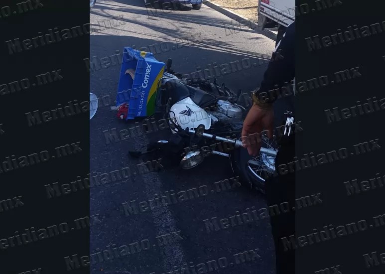 ¡por poco se mata joven motociclista!