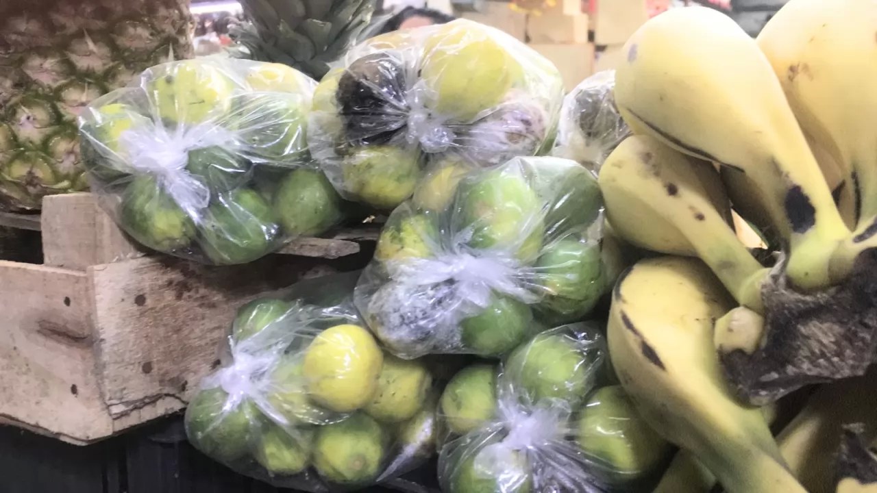 Hay limones, pero no quien los compre: comerciantes