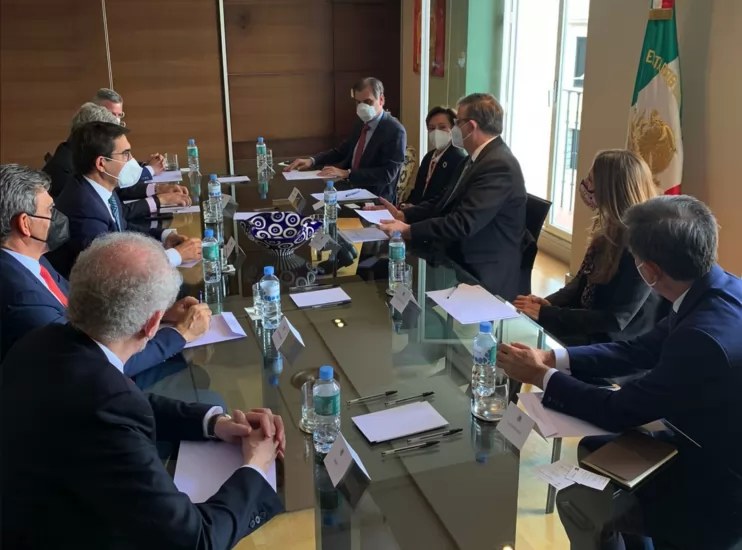 Ebrard afirma que España compartirá vacunas contra COVID-19 a México