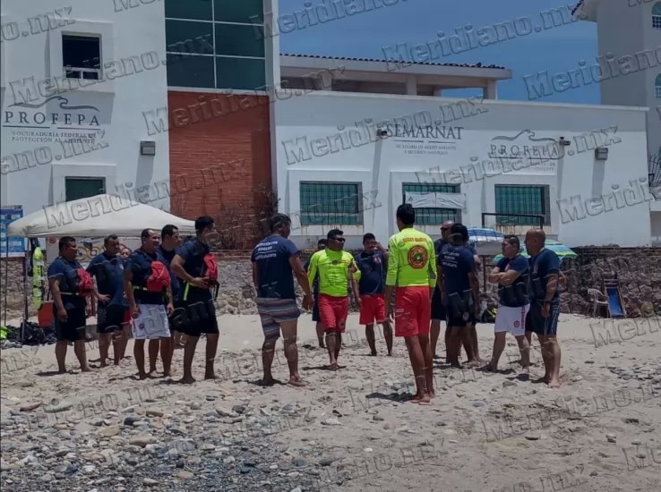 Capacitan a Bomberos de base Puerto Vallarta