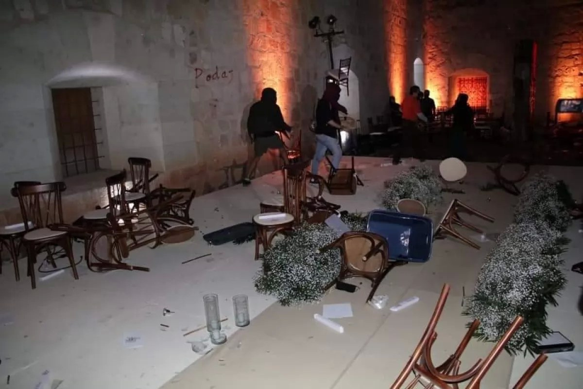 Irrumpen boda de Elba Esther en Oaxaca (GALERÍA)