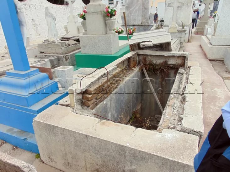 Tumbas abiertas en el panteón Hidalgo son un peligro para los  visitantes: denuncian