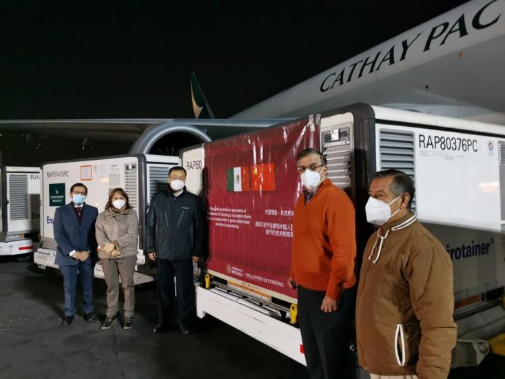 Llegan a México 800 mil dosis de vacuna contra Covid-19 Sinovac