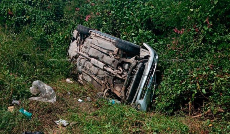 Calaba un auto para comprarlo y se volcó en \"San Vicente\"