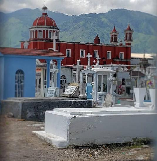 Con presencia policiaca, se impide acceso a Panteones