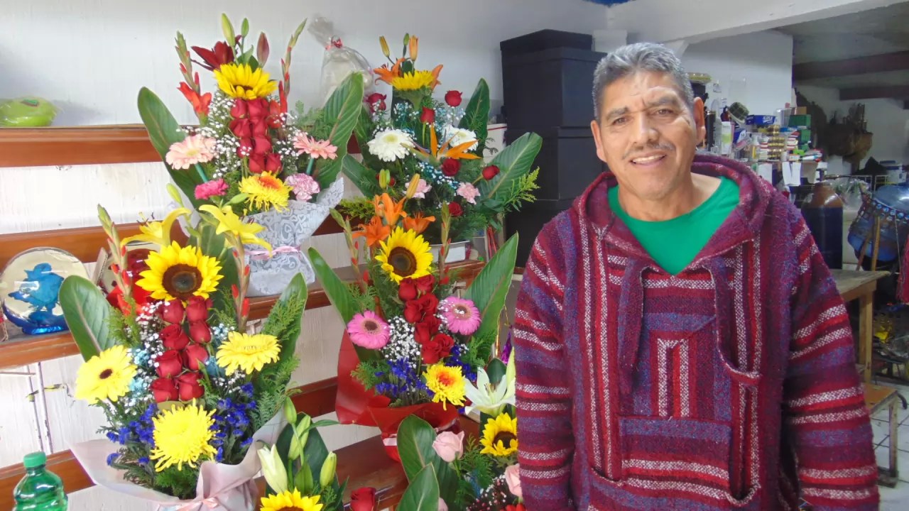 Floristas esperan con ansías el Día del Amor y la Amistad
