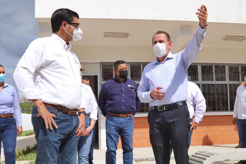 Jaime Cuevas y Antonio Echevarría realizan histórica entrega de obras