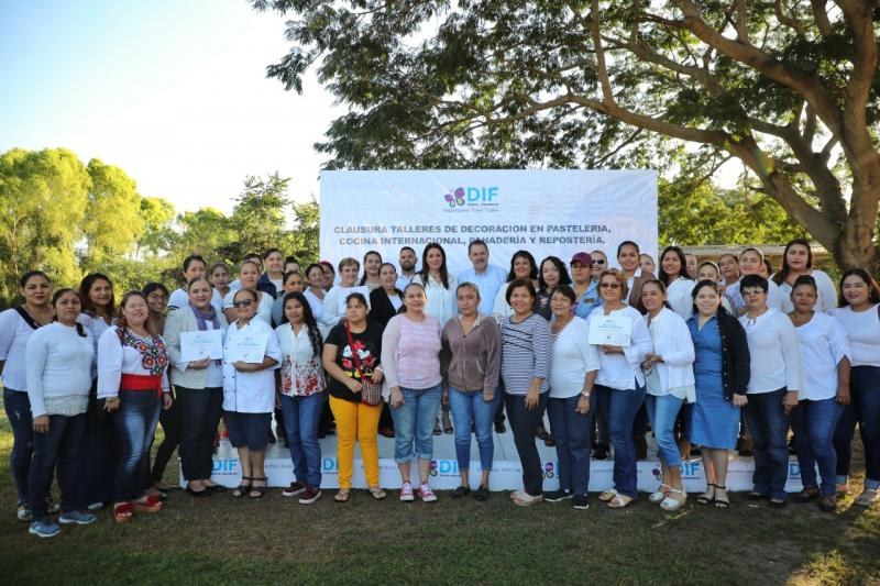 DIF Bahía imparte Talleres de capacitación a mas de 5 mil personas