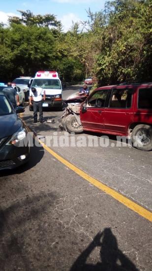 Tráiler se le encaramó a explorer