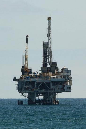 OPEP+ acuerda aumento gradual en producción de petróleo