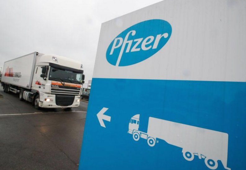 Reino Unido ya distribuye vacuna de Pfizer contra Covid-19