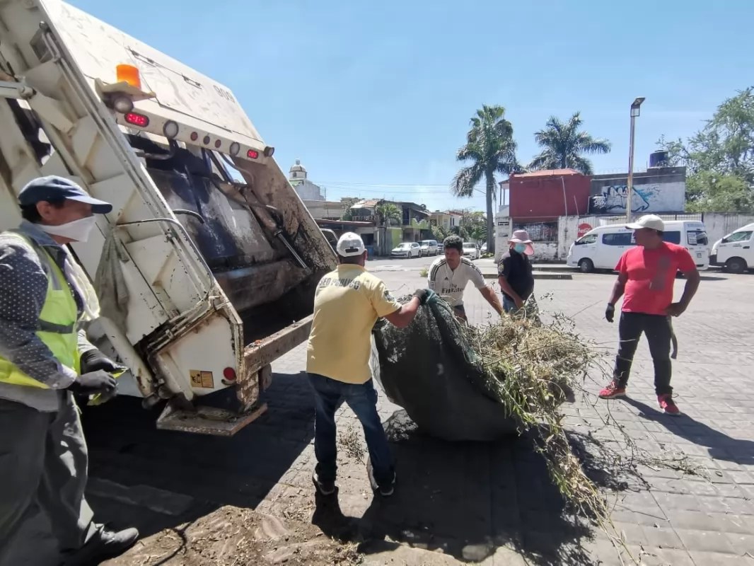 Intensifican acciones de recolección de basura en el Centro de Tepic