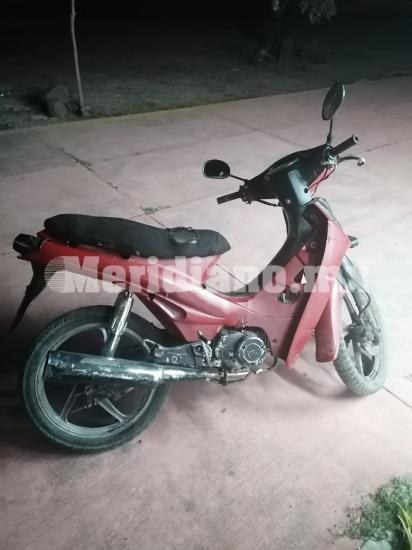 Elementos de la policia estatal…  ¡detienen a sujeto  con moto robada!